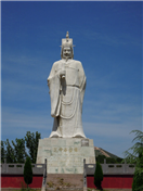 墓园广场上的范仲淹像